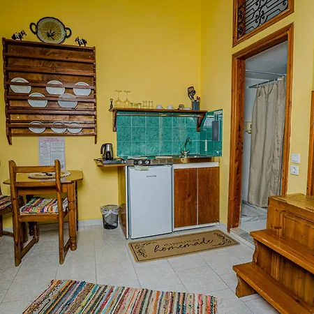 Garden מלון דירות 3*