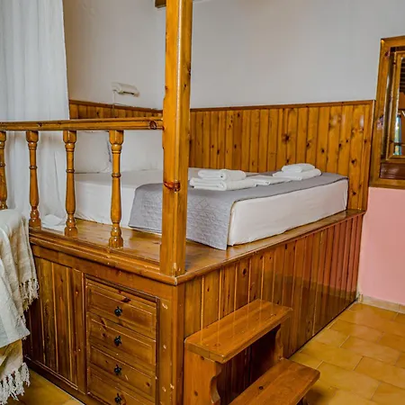 Garden מלון דירות 3*